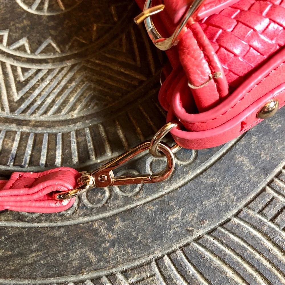 3/$20 JUST MILLIE Woven Pattern Crossbody Bucket Bag Purse Pink